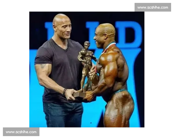 周一肌肉暴击！Drake 晒酒瓶肌肉照，新专辑Iceman预热引期待