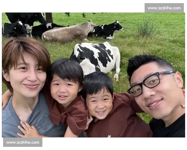 许昕父亲节与儿女甜蜜同框 奥运冠军化身温柔奶爸